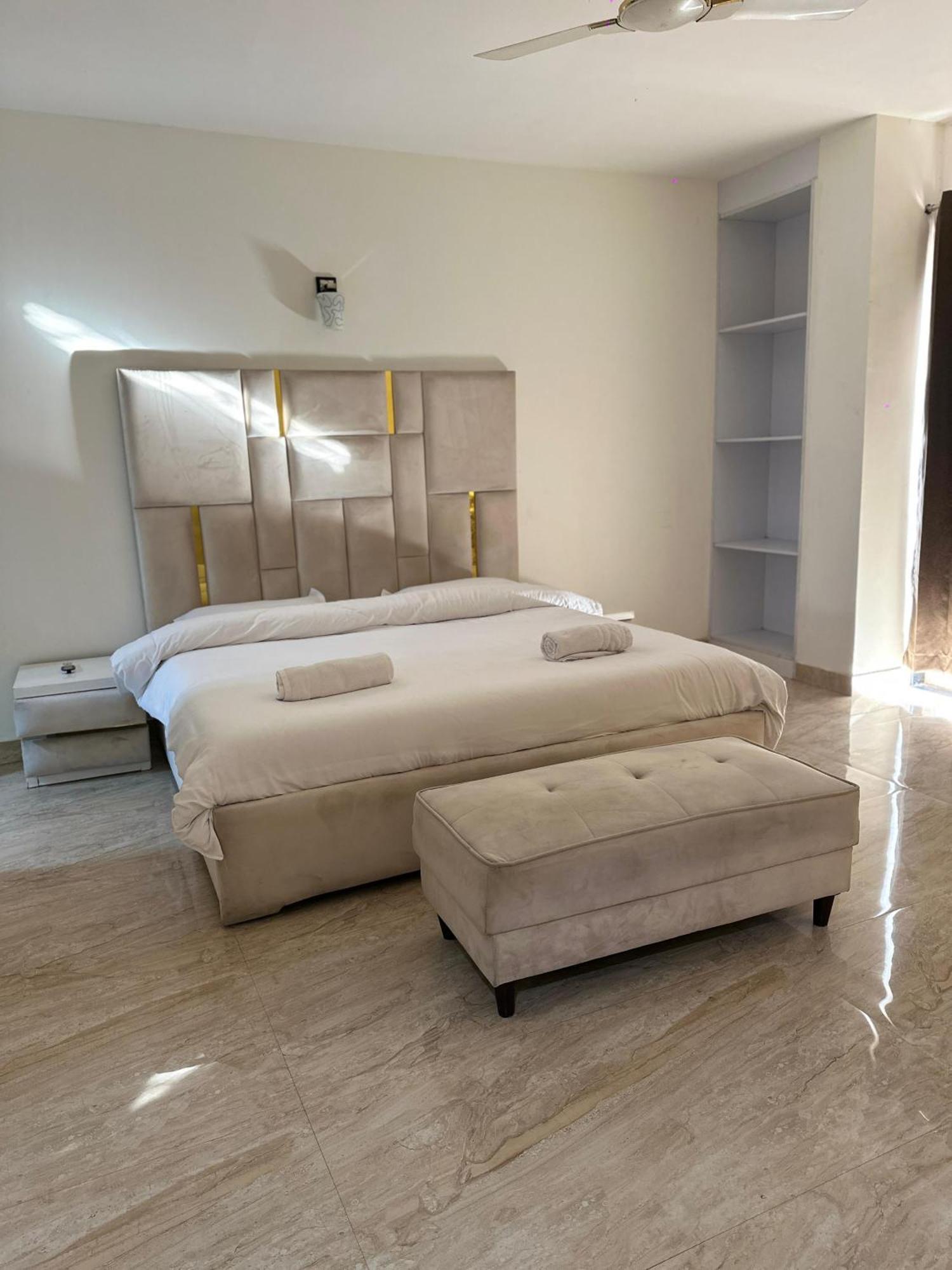 Sky Villa With Private Pool Noida Exterior photo