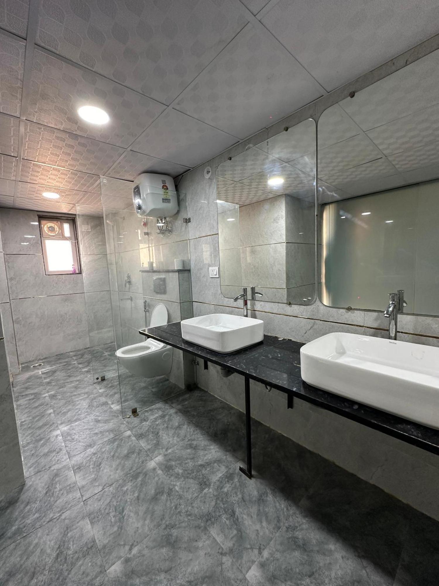 Sky Villa With Private Pool Noida Exterior photo